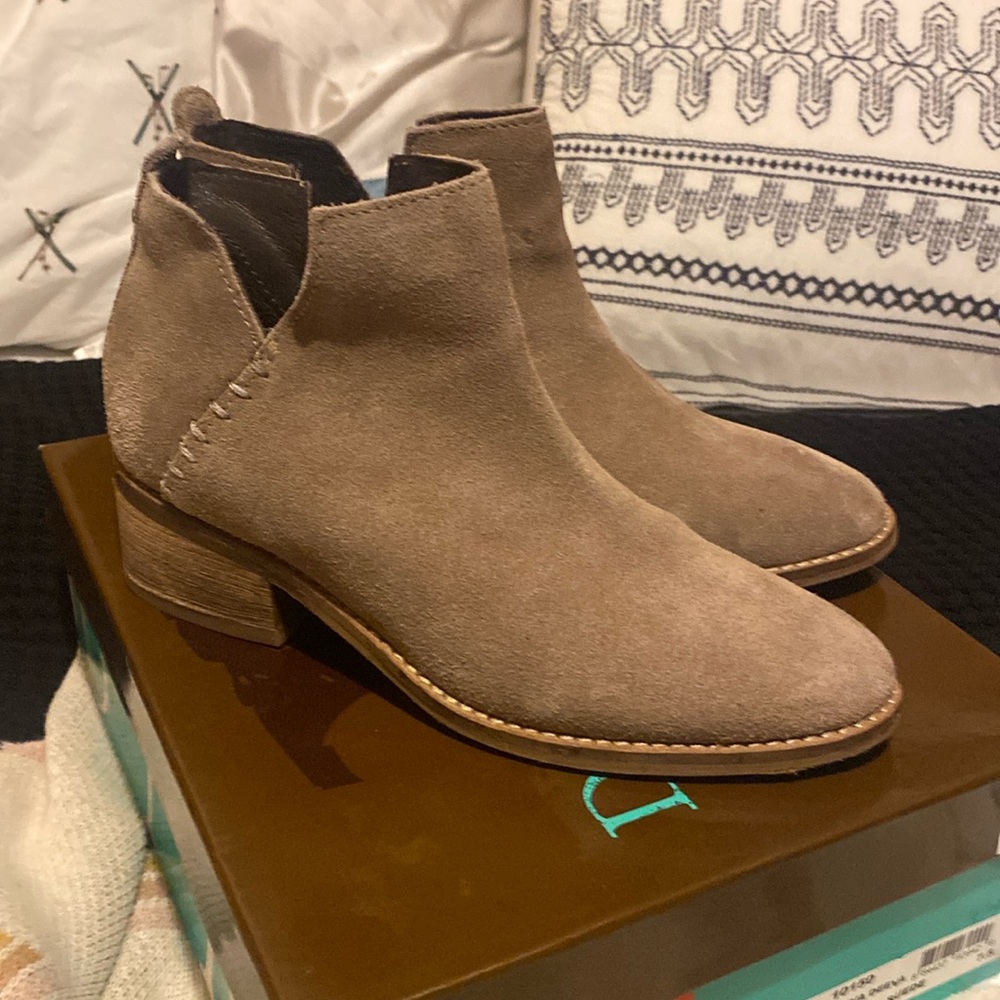 Diba True Veeva Deeva tan suede bootie